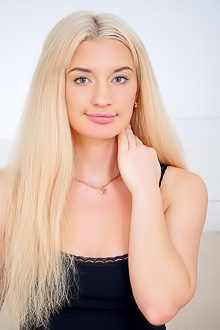 Anna Riv Blonde goddess would love to make you feel good