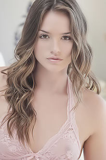 Tori Pretty brunette Playing with pussy