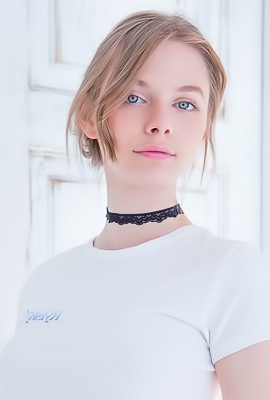 Siya Sexy Teen Angel With Nice Tits