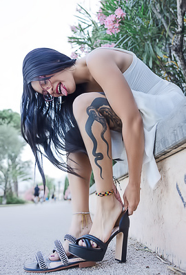 Lilith Fuckign Her Hairy Hole