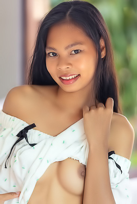 Po Share Her Naked Beauty With You For The First Time