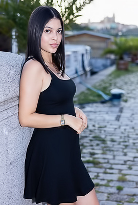 Gia Rosse Strips And Plays With Pussy