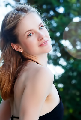 Alice May Spreading Her Long Legs Wide