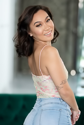 Kimmy Kimm and MILF Tease Stepdaughter on the Sofa