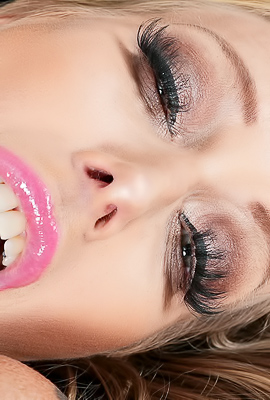 Kahlisa Unveils Lust Behind the Bathroom Mirror, Frames Aroused Hunger
