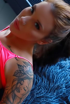 AbbyQ J verages the Mood: Bedroom Tease Under G u Light